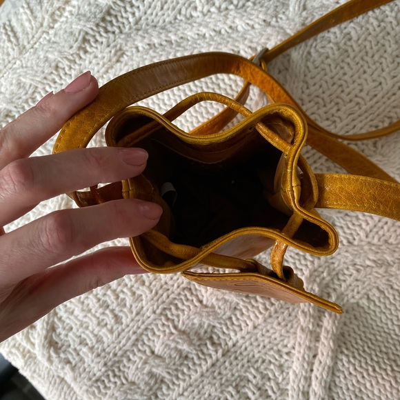 Style Addicts mini crossbody bag with draw string - Picture 5 of 7